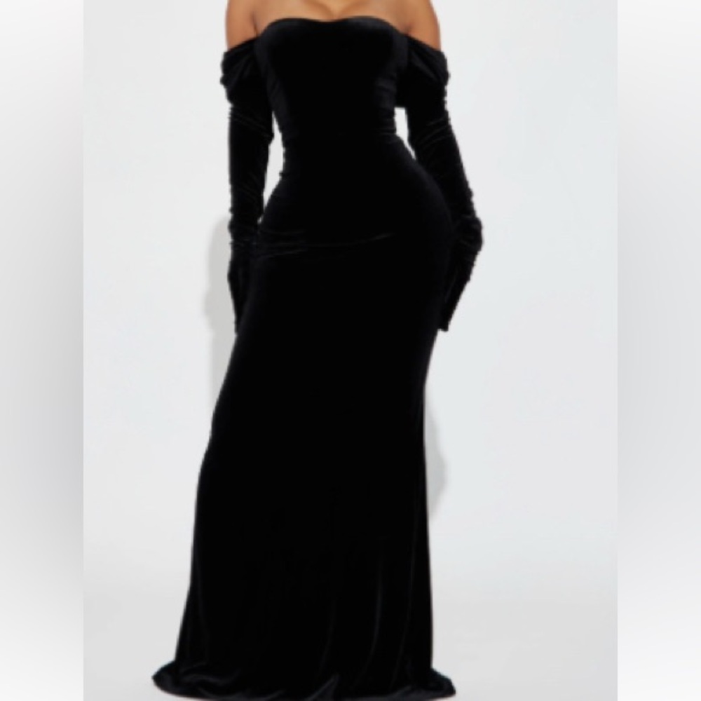 Fashion Nova Black Velvet Dress Fits Like A Glove Velvet Gown - Black - S